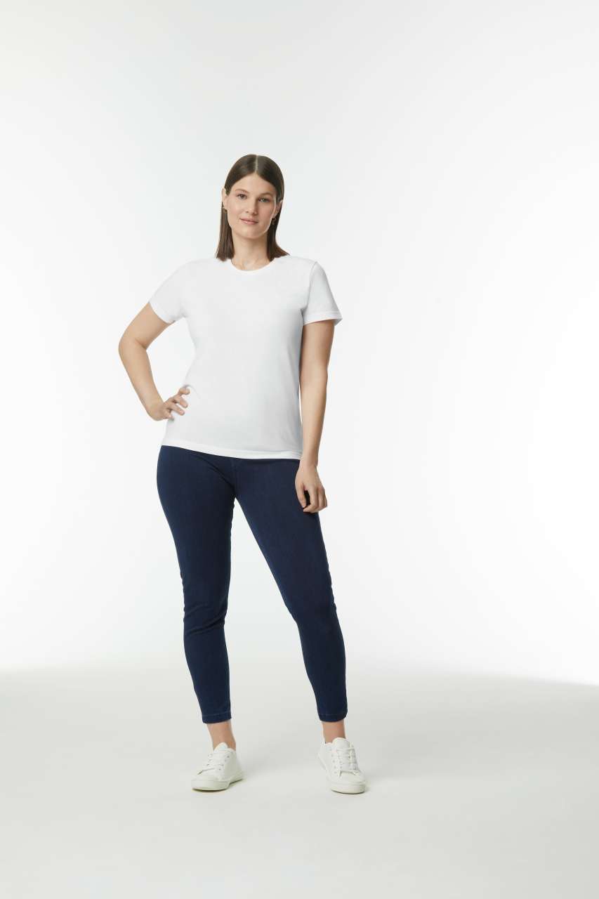 SOFTSTYLE® MIDWEIGHT WOMEN'S T-SHIRT - Image 10