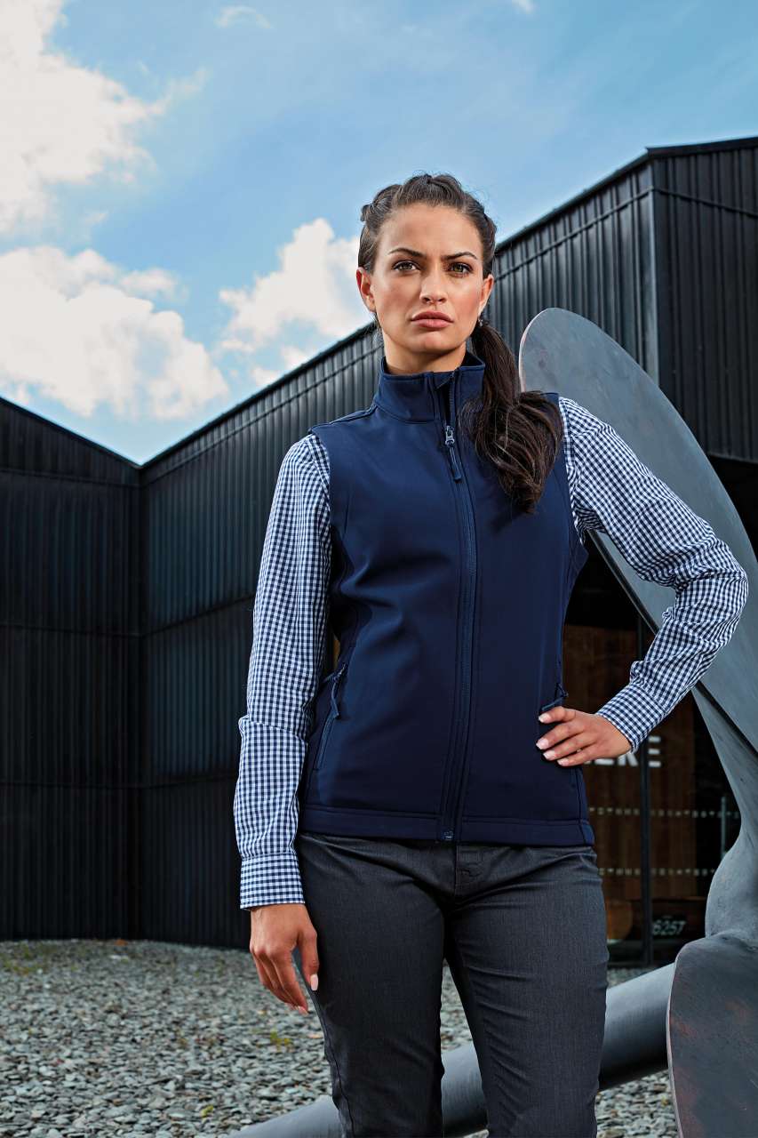 WOMEN’S WINDCHECKER® PRINTABLE & RECYCLED SOFTSHELL GILET - Image 3